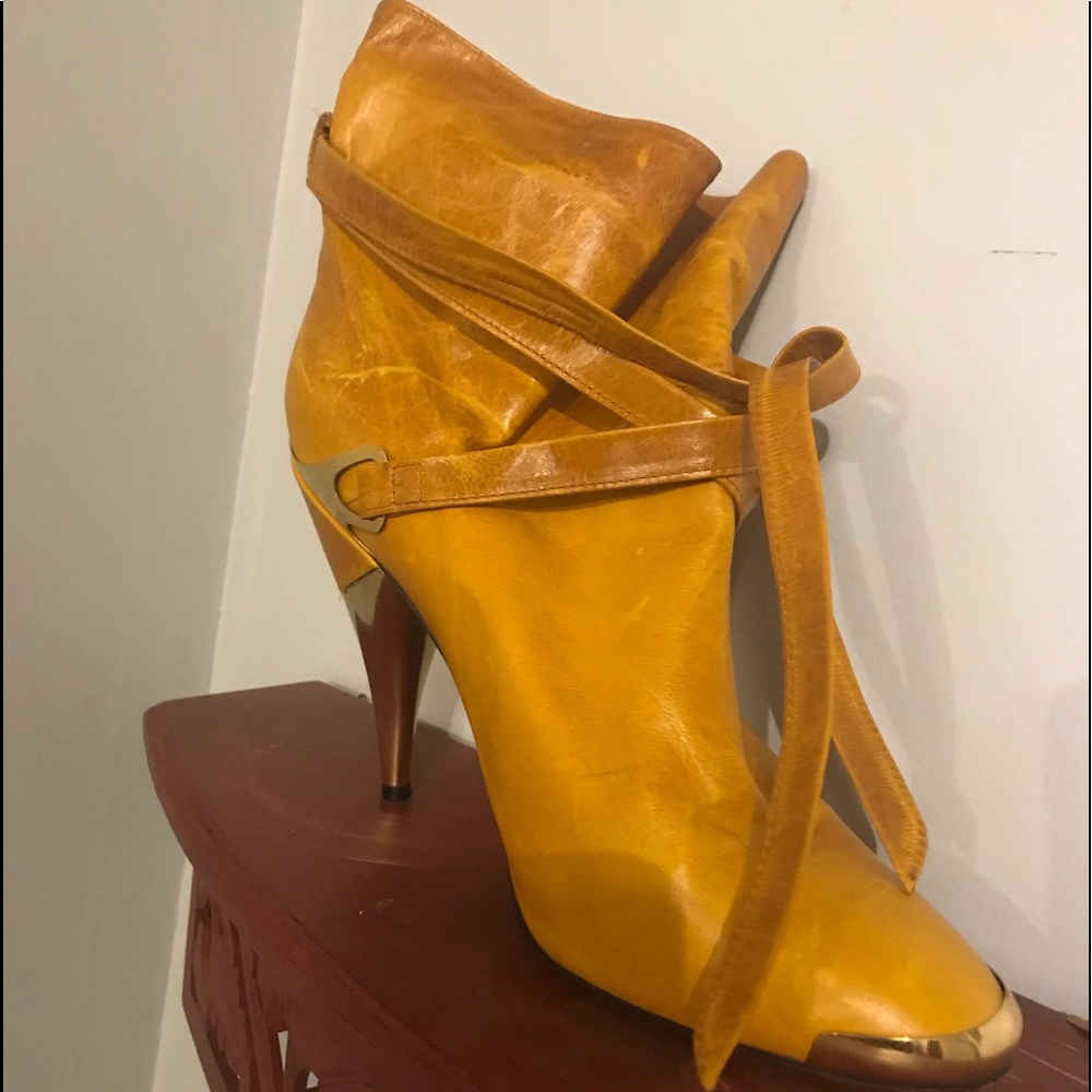 Georgina Goodman yellow botties w/ strap. Size 40